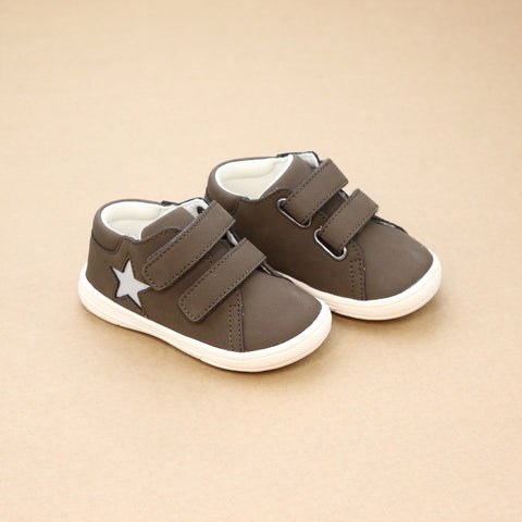 Leo Star Sneaker