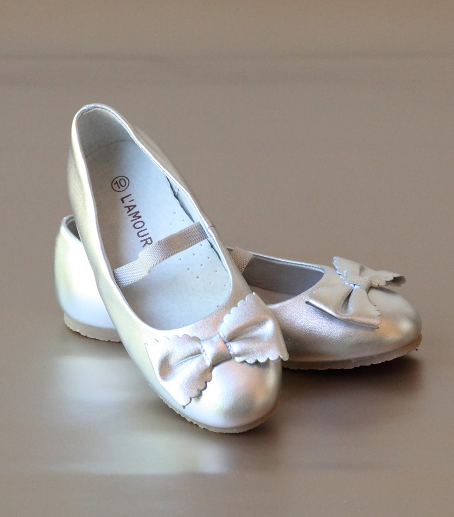 L'Amour Girls Silver Leather Scalloped Bow Ballet Flat